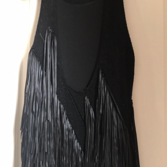 Black dress with fringe open back - Picture 5 of 8